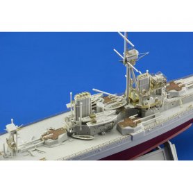 HMS DREADNOUGHT 1915 Trumpeter 06705