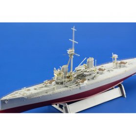 HMS DREADNOUGHT 1915 Trumpeter 06705