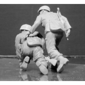 MB 1:35 US & German paratroopers