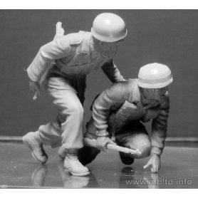 MB 1:35 US & German paratroopers