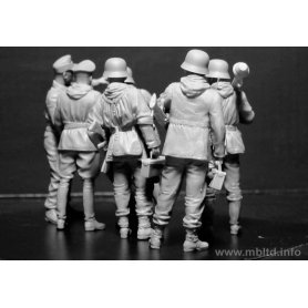 MB 1:35 Lets stop them here 1945
