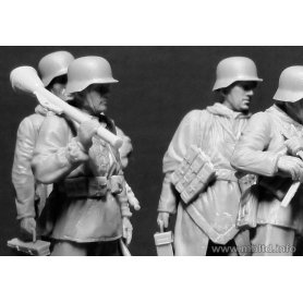 MB 1:35 Lets stop them here 1945