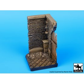 Black Dog 1:35 Kąt z drewnianą bramą | Podstawka pod figurki |