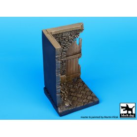 Black Dog 1:35 Kąt z drewnianą bramą | Podstawka pod figurki |