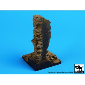 Black Dog Hause ruin wall base