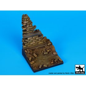 Black Dog 1:35 Zrujnowana ściana cz.4 | Podstawka pod figurki |