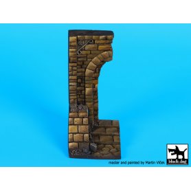 Black Dog Ruined entrance with stairs base