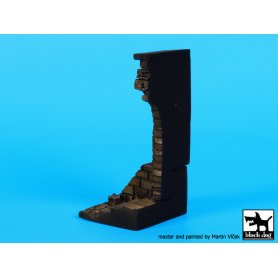 Black Dog Ruined entrance with stairs base