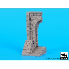 Black Dog Ruined entrance with stairs base