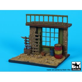 Black Dog 1:35 Zrujnowany dom | Podstawka pod figurki |