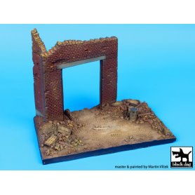 Black Dog Factory entrance (125x75 mm)