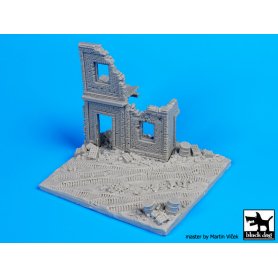 Black Dog Hause ruin Europe base