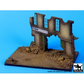 Black Dog 1:72 Ulica ze zrujnowanym domem | Podstawka pod figurki |