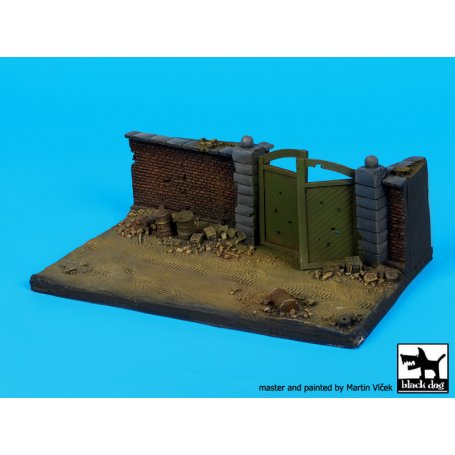 Black Dog Wall with gate base