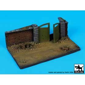 Black Dog 1:72 Ściana z bramą | Podstawka pod figurki |