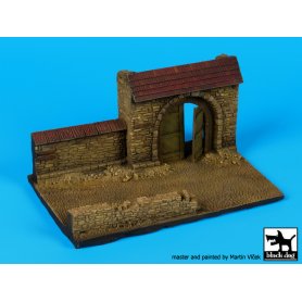 Black Dog Wall with gate No2