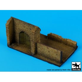 Black Dog Wall with gate No2