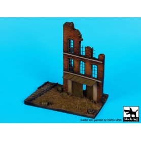 Black Dog 1:72 Zrujnowana fabryka z torami | Podstawka pod figurki |