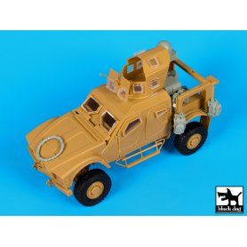 Black Dog M-ATV WINT-T A with equip.accessories set for Panda