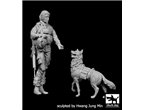 Black Dog 1:35 US woman soldier with dog