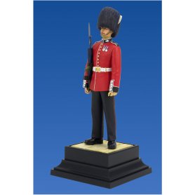 Icm 16001 British Queens Guard Grenadier