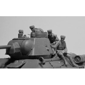 ICM 1:35 Soviet tank riders 1943-45 4 figures