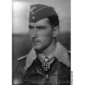 MB 3201 FAMOUS PILOTS OF WWII KIT 1