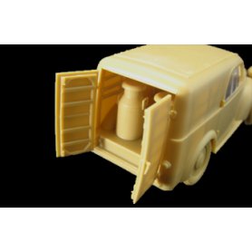 Bronco 1:35 CB35171 Italian Light Delivery Van w/Civilian