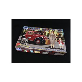 Bronco 1:35 CB35167 Italian Light Civilian Car (Hard Top) w Lady & Girl w/ Dog