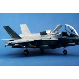 Kittyhawk 80102 Plus F-35B
