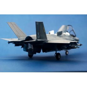 Kittyhawk 80102 Plus F-35B