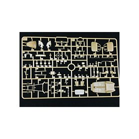 Bronco 1:35 CB35164 Italian Light Staff Car (Open Top) w/Crew "Libya"