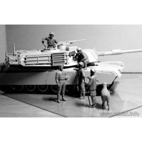 MB 1:35 35131 MODERN US TANKMEN IN AFGANISTAN. "CAN WE BUY OF YOUR SHEEP FOR A BBQ?"