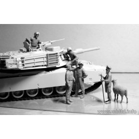 MB 1:35 35131 MODERN US TANKMEN IN AFGANISTAN. "CAN WE BUY OF YOUR SHEEP FOR A BBQ?"