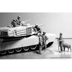 MB 1:35 35131 MODERN US TANKMEN IN AFGANISTAN. "CAN WE BUY OF YOUR SHEEP FOR A BBQ?"