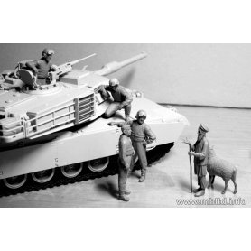 MB 1:35 35131 MODERN US TANKMEN IN AFGANISTAN. "CAN WE BUY OF YOUR SHEEP FOR A BBQ?"