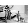MB 1:35 35131 MODERN US TANKMEN IN AFGANISTAN. "CAN WE BUY OF YOUR SHEEP FOR A BBQ?"