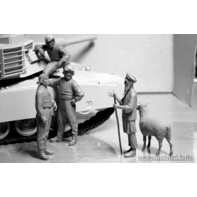 MB 1:35 35131 MODERN US TANKMEN IN AFGANISTAN. "CAN WE BUY OF YOUR SHEEP FOR A BBQ?"