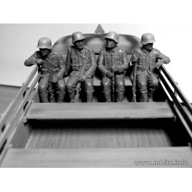 MB 35137 GERMAN INF. ON THE MARCH