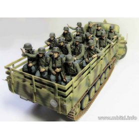 MB 35137 GERMAN INF. ON THE MARCH