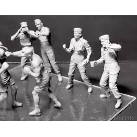MB 1:35 35150 BRITISH AND AMERICAN PARATROOPERS, WW II ERA, FRIENDLY BOXING MATCH