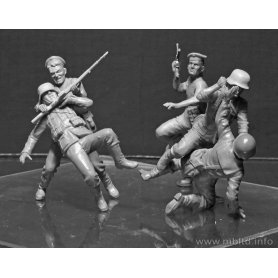 MB 1:35 Soviet Marines and German Infantry, Hand-to-hand Combat, 1941-1942