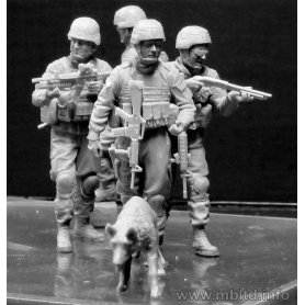 MB 1:35 Modern US Infantry cordon and search