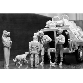 MB 1:35 35159 "HERE IS SNICKERS, HELP YOURSELF PLEASE!"