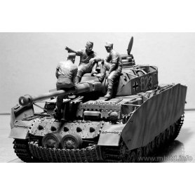 MB 1:35 35160 GERMAN TANKMEN, WWII ERA
