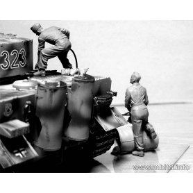 MB 1:35 35160 GERMAN TANKMEN, WWII ERA