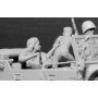 MB 1:35 35161 HITCHING A RIDE, US PARATROOPERS AND CIVILIANS, 1945