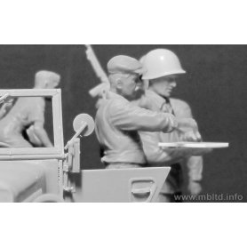 MB 1:35 35161 HITCHING A RIDE, US PARATROOPERS AND CIVILIANS, 1945