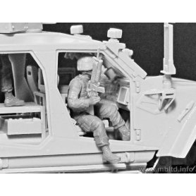 MB 1:35 35170 "Man Down!" US MODERN ARMY, MIDDLE EAST, PRESENT DAY
