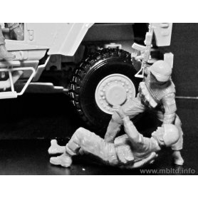 MB 1:35 35170 "Man Down!" US MODERN ARMY, MIDDLE EAST, PRESENT DAY